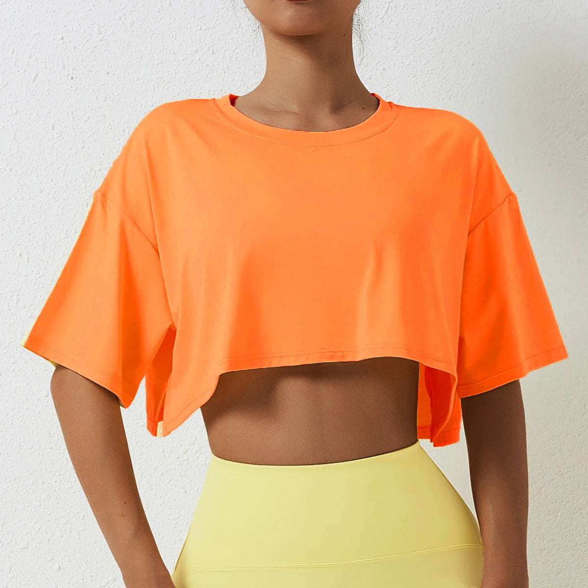 Cotton sports sweater at the top of the navel