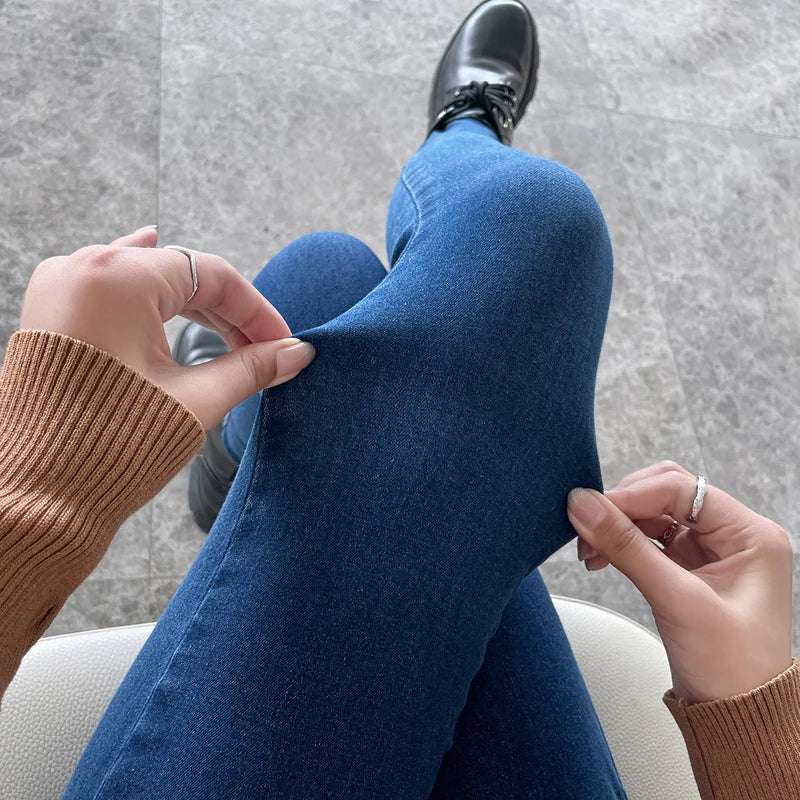 Fashionable stretch women's jeans