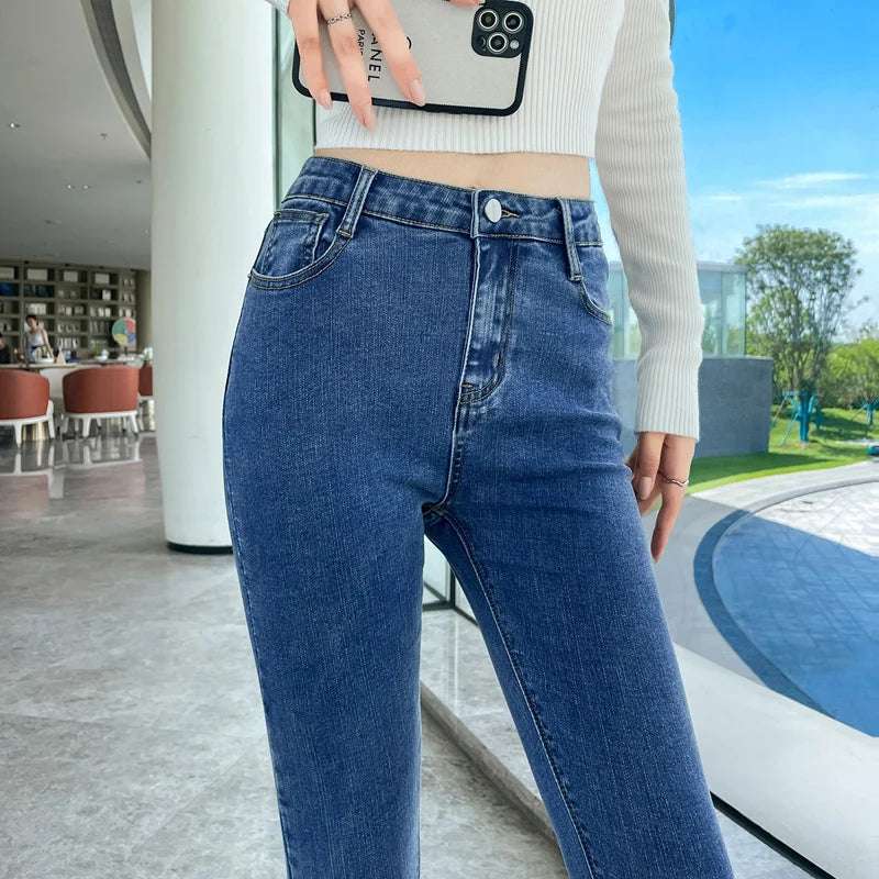 Fashionable stretch women's jeans