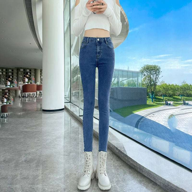 Fashionable stretch women's jeans