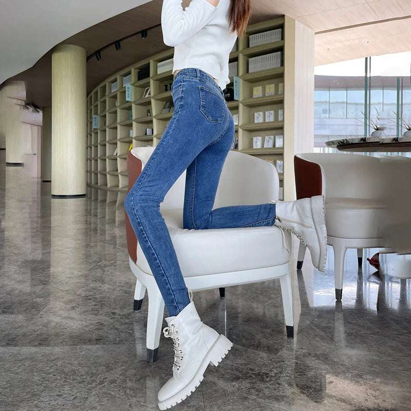 Fashionable stretch women's jeans