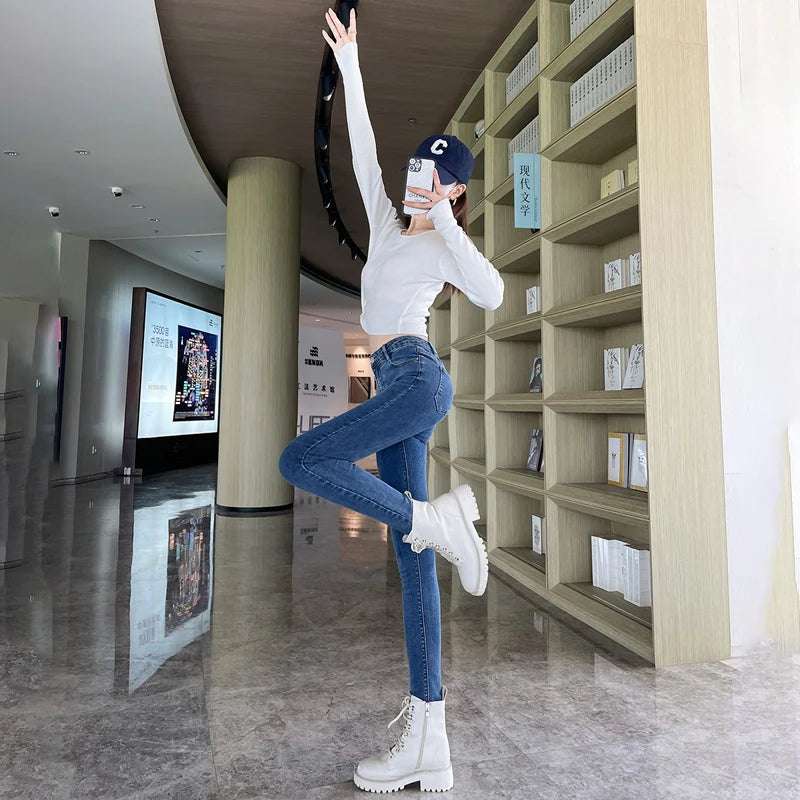 Fashionable stretch women's jeans