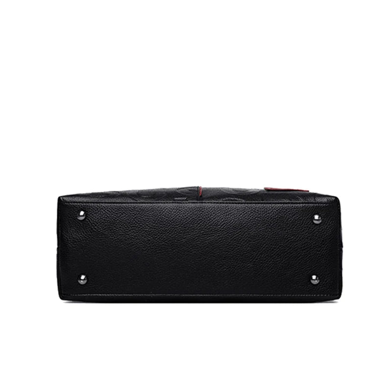 A beautiful bag designed for the shoulder and hand