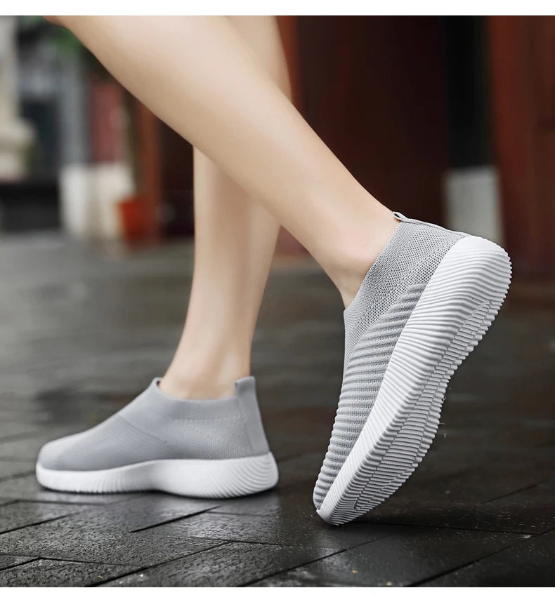 Women's sports shoes without laces