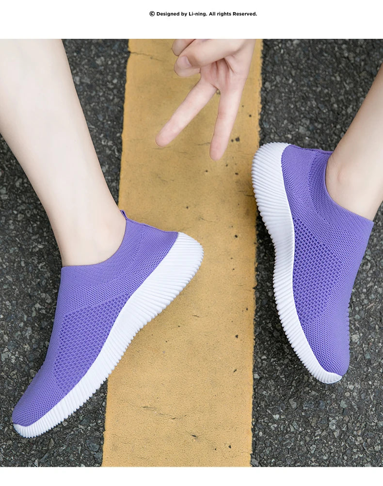 Women's sports shoes without laces
