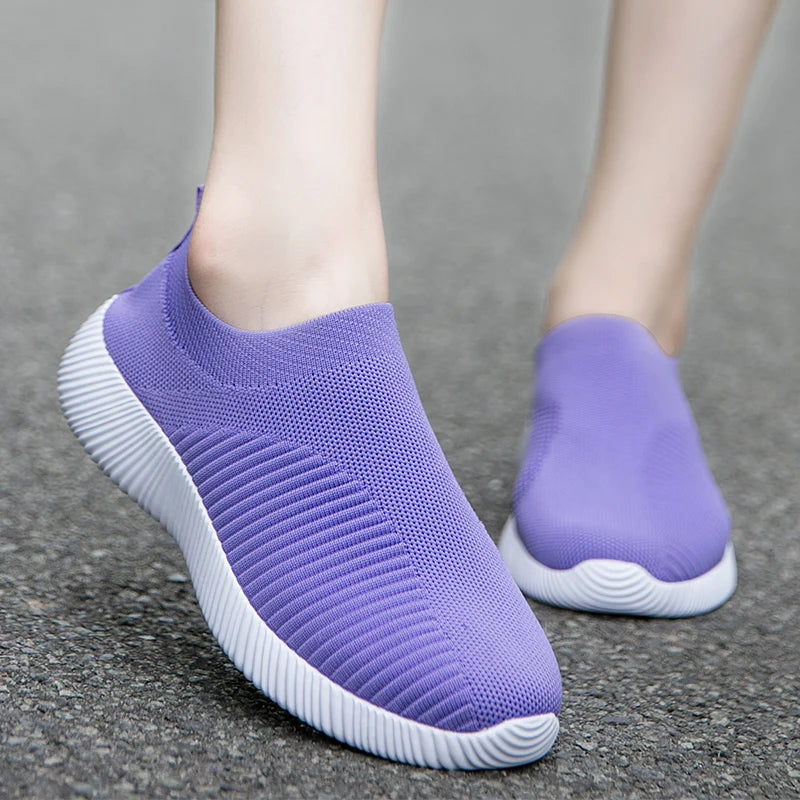 Women's sports shoes without laces