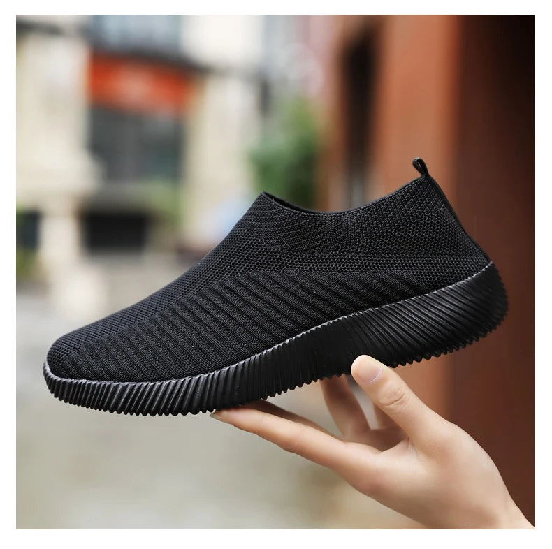Women's sports shoes without laces
