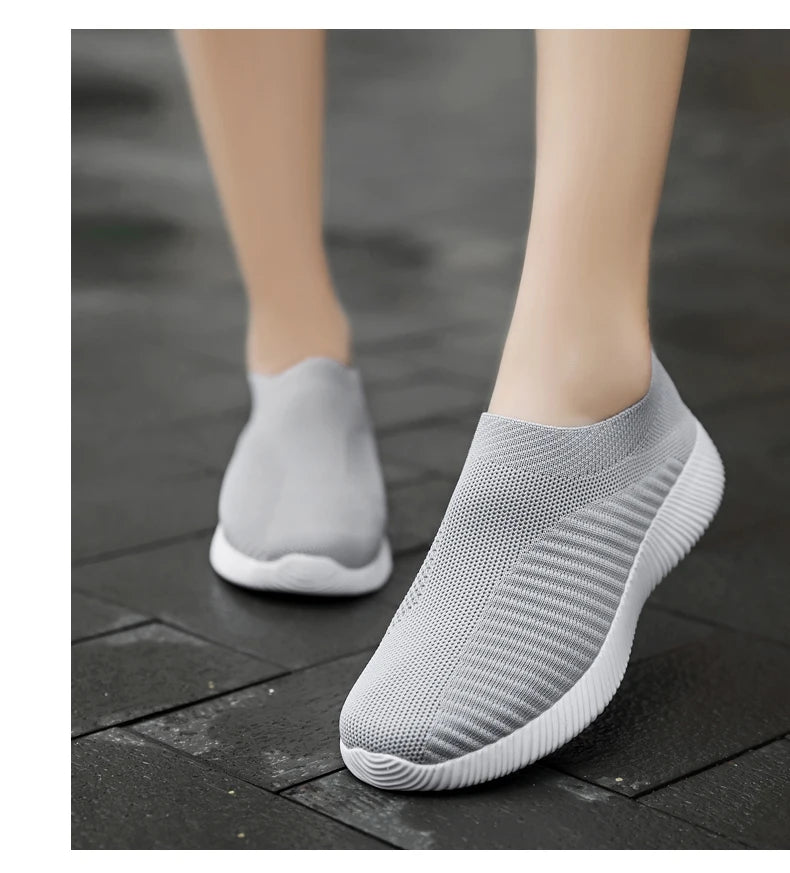 Women's sports shoes without laces