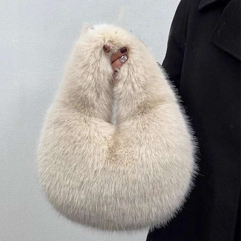 Handbag made of fluffy fur