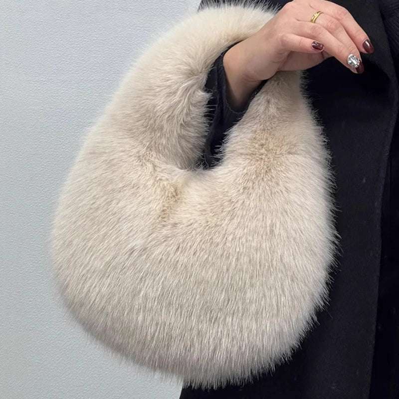 Handbag made of fluffy fur