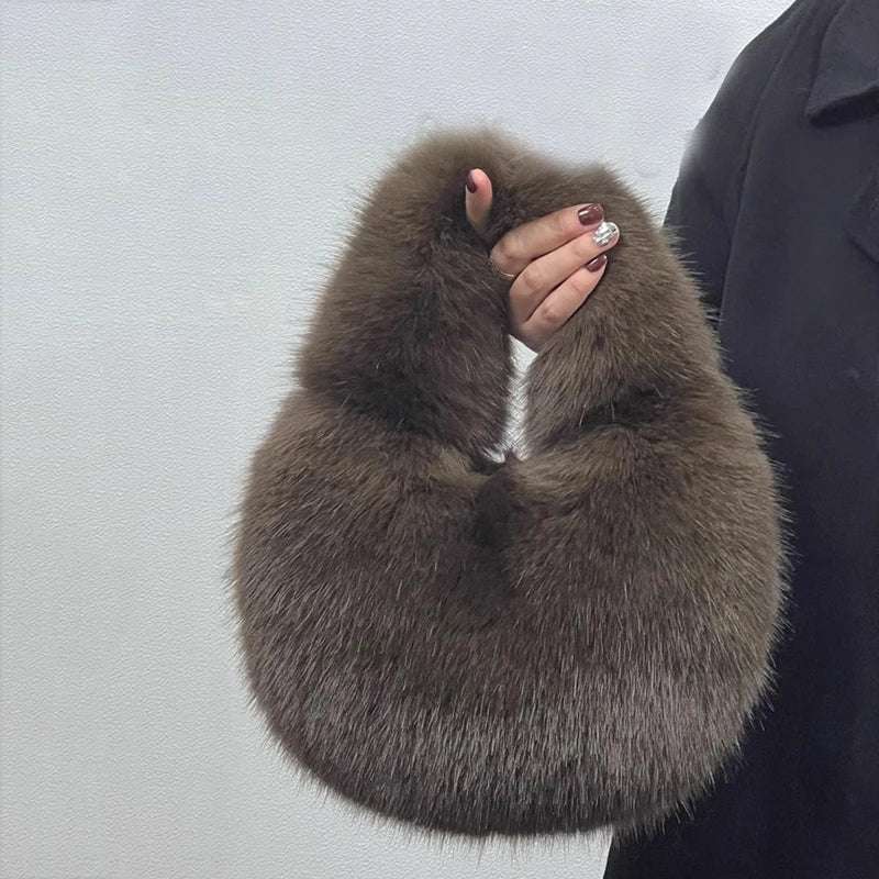Handbag made of fluffy fur