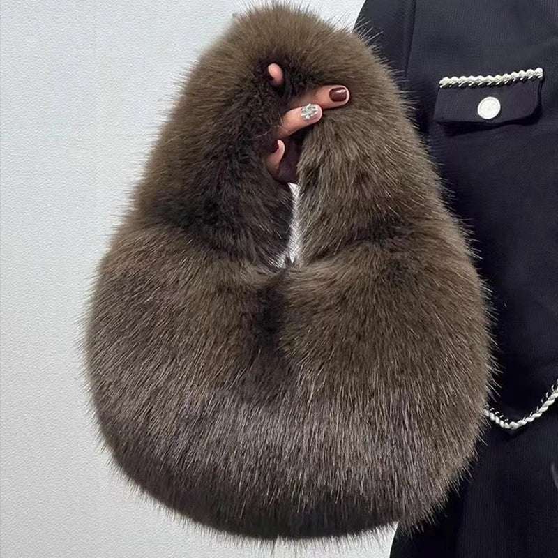 Handbag made of fluffy fur