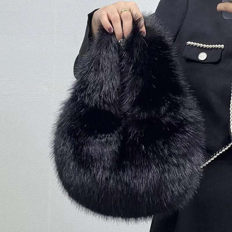 Handbag made of fluffy fur