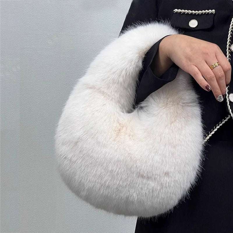 Handbag made of fluffy fur