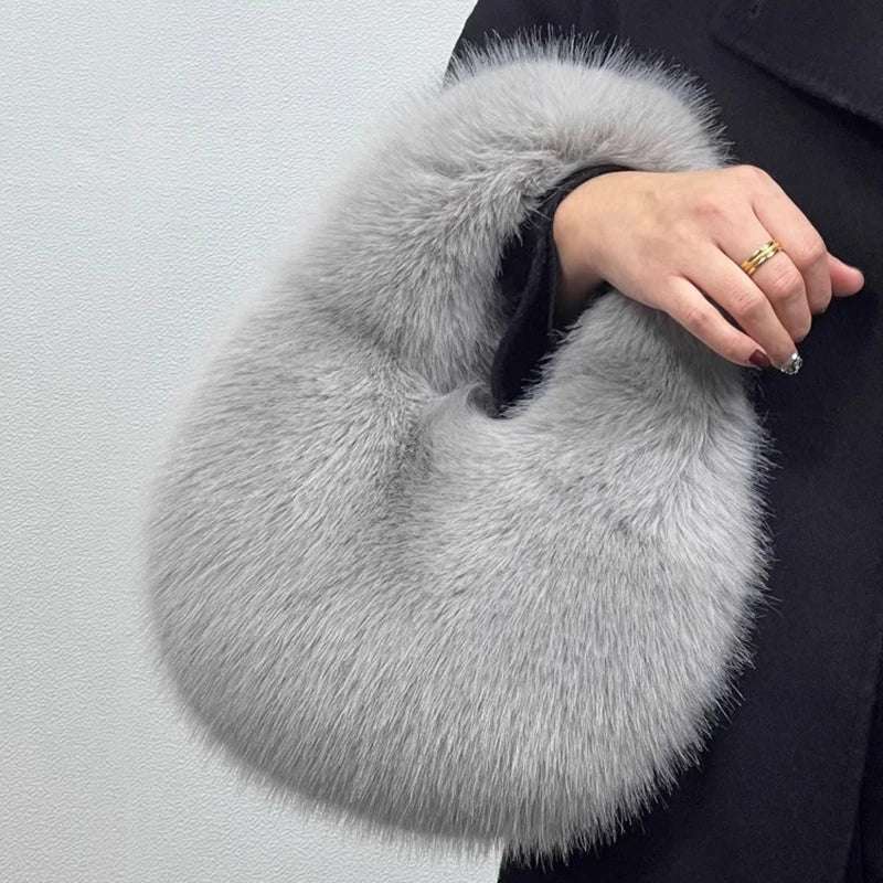 Handbag made of fluffy fur