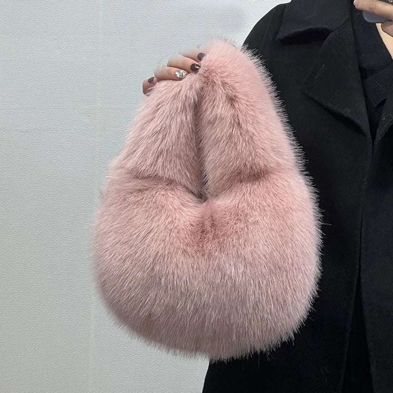 Handbag made of fluffy fur