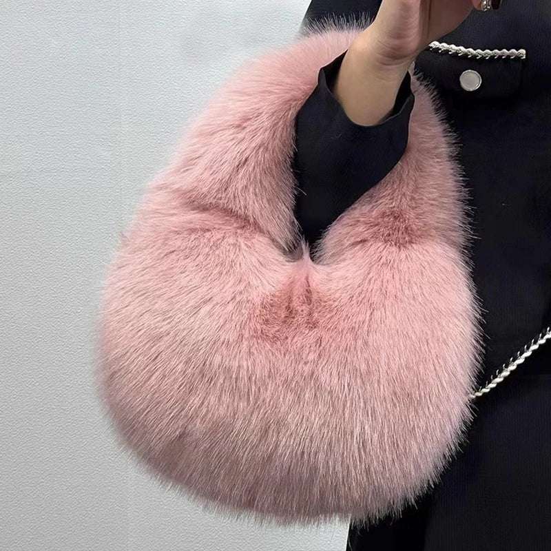 Handbag made of fluffy fur