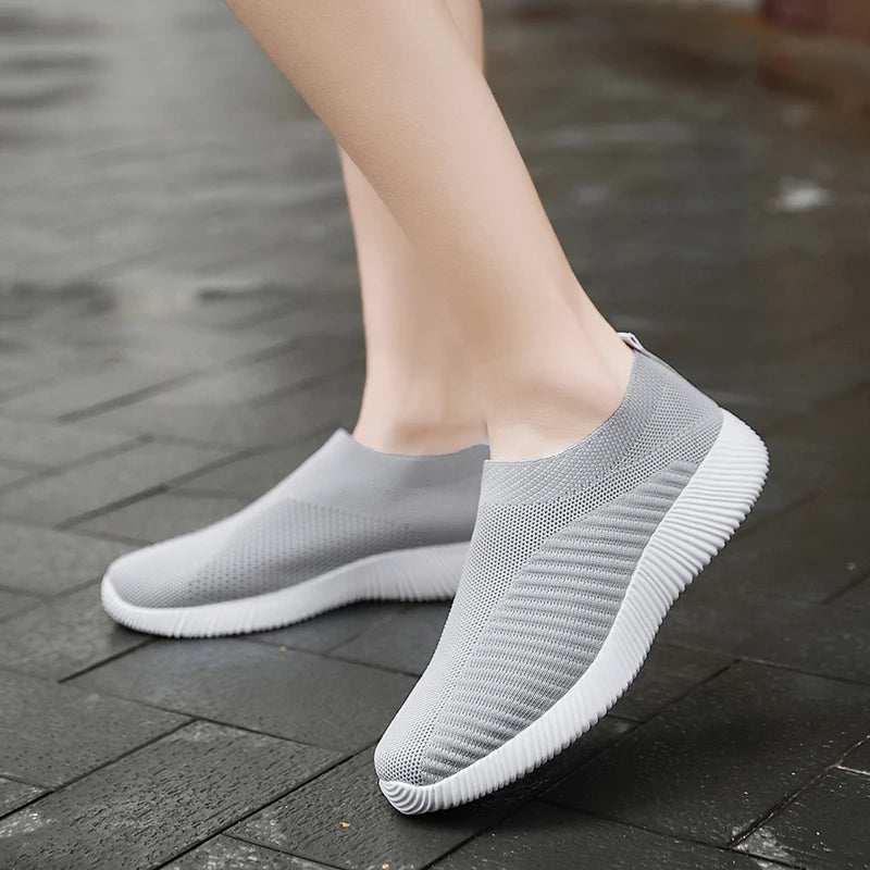 Women's sports shoes without laces