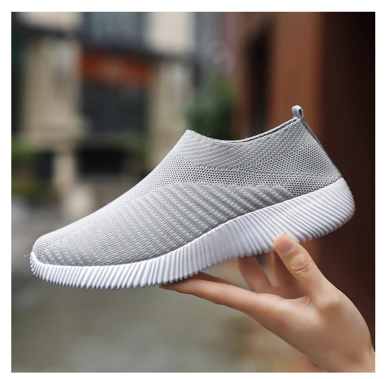 Women's sports shoes without laces