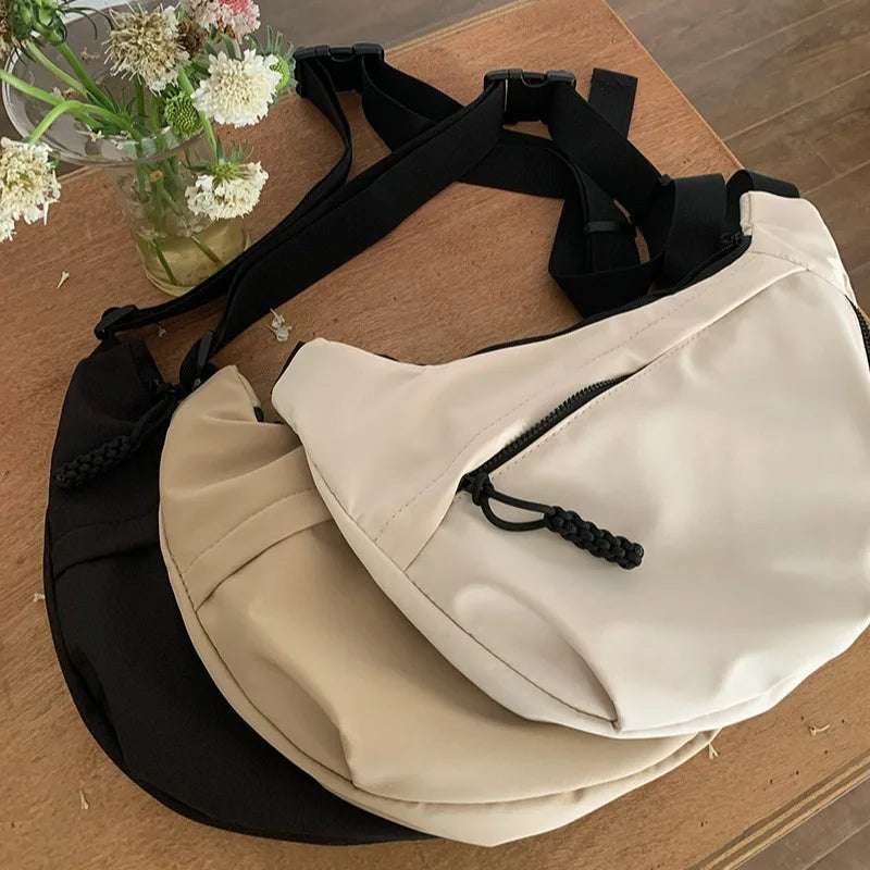 Large capacity shoulder bag