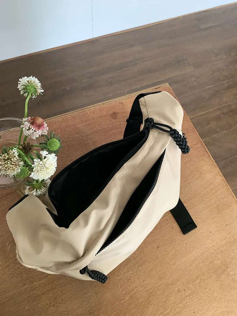 Large capacity shoulder bag