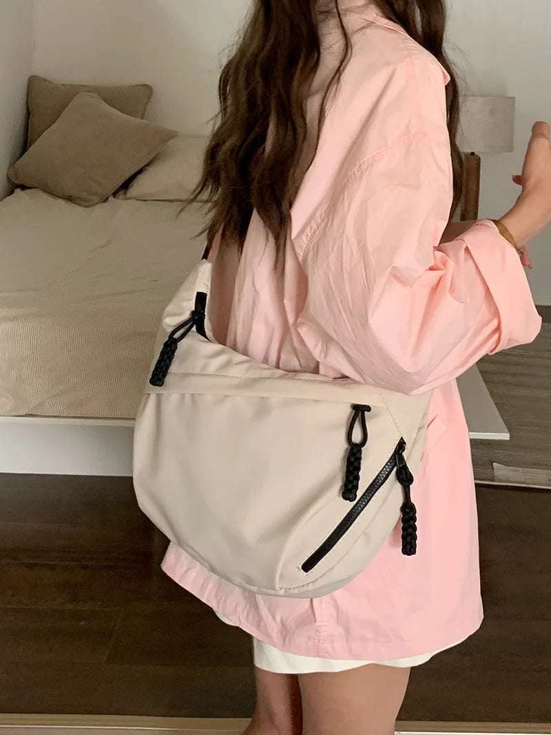 Large capacity shoulder bag