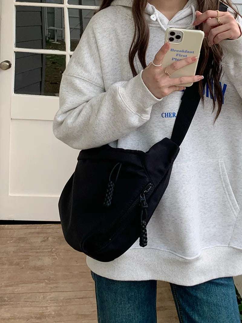 Large capacity shoulder bag