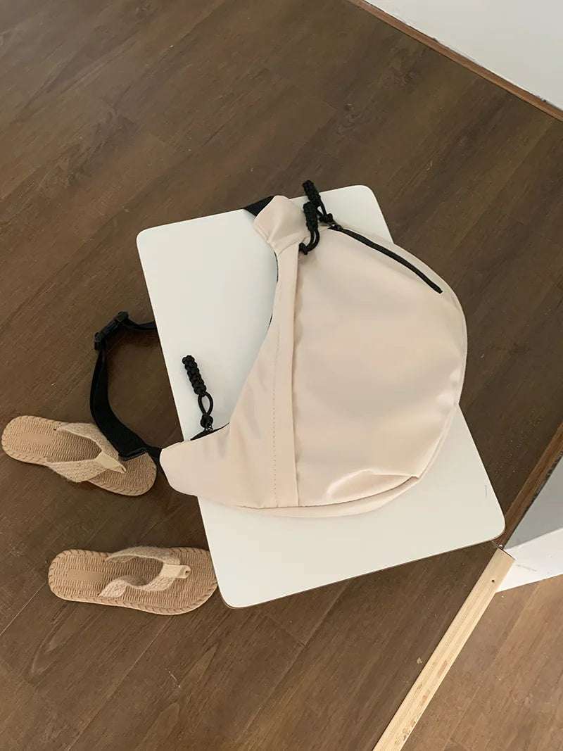 Large capacity shoulder bag