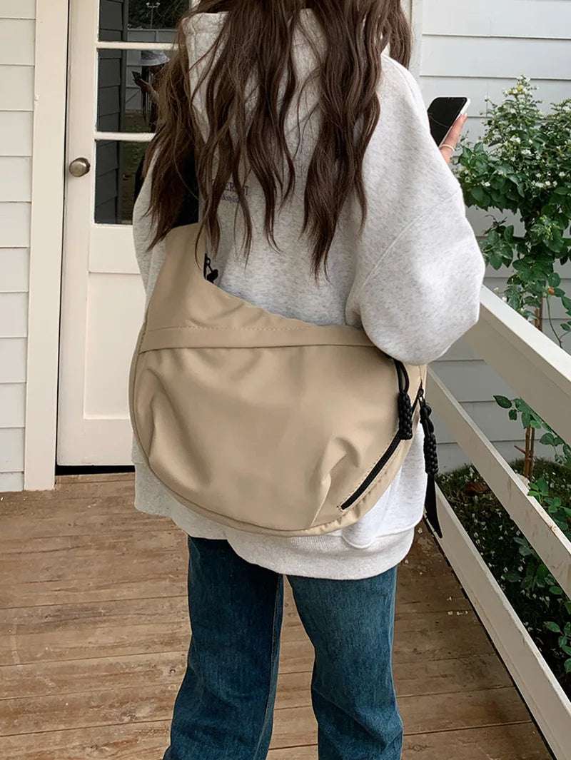 Large capacity shoulder bag