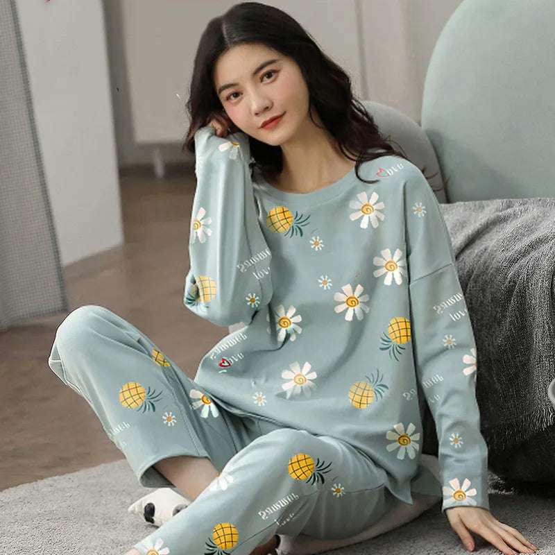 New 2025 in a comfortable women's spring university