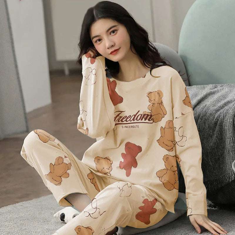 New 2025 in a comfortable women's spring university