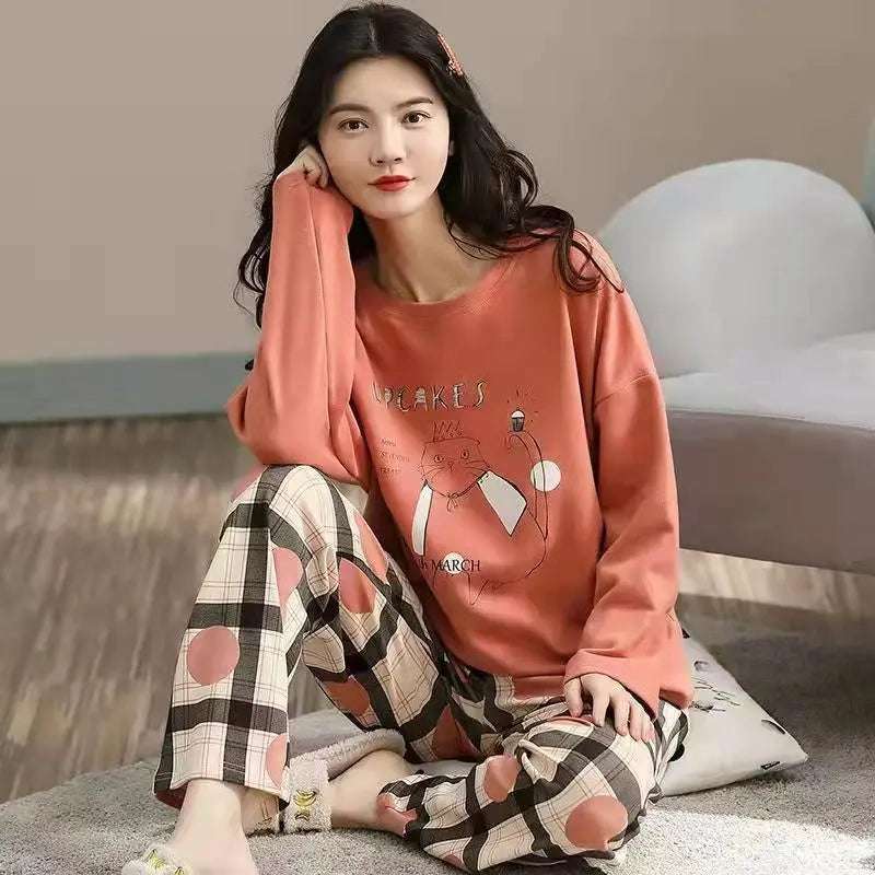 New 2025 in a comfortable women's spring university