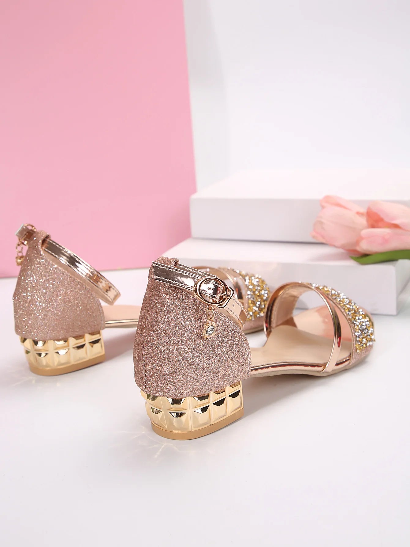 Women's low heel sandals