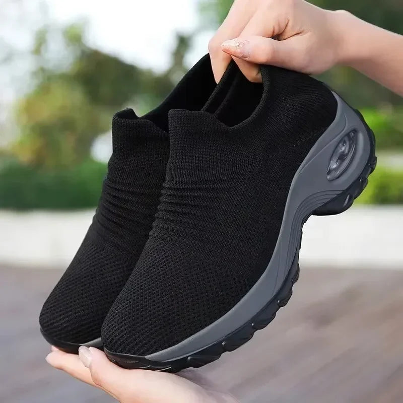 Summer shoes made of mesh fabric