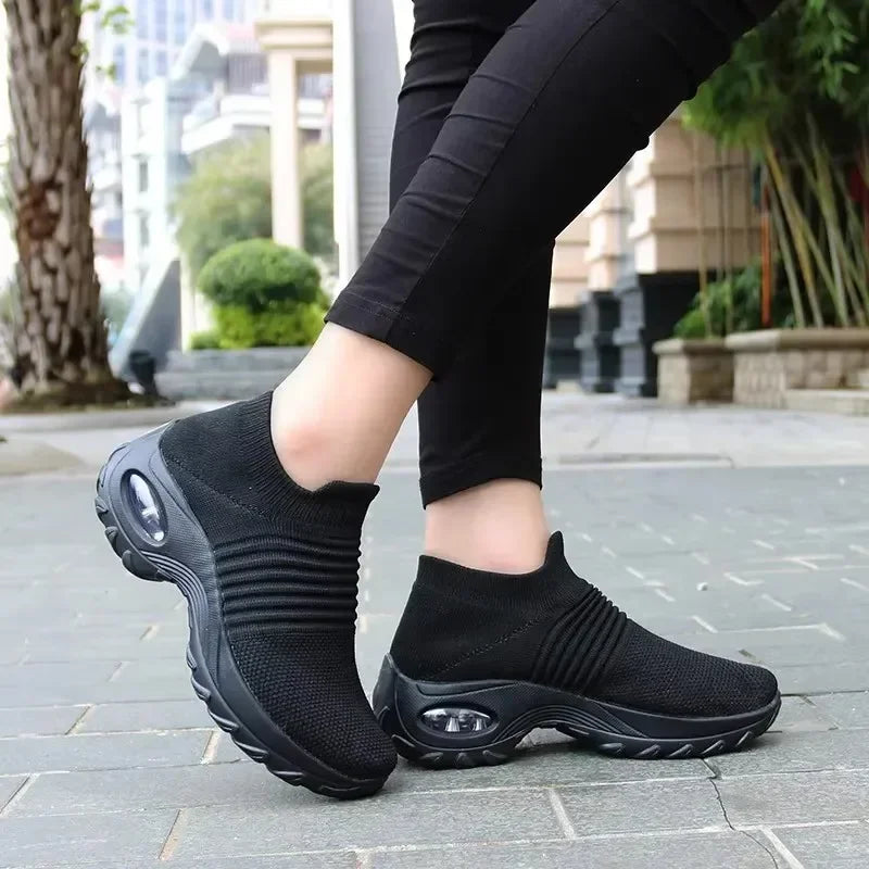 Summer shoes made of mesh fabric