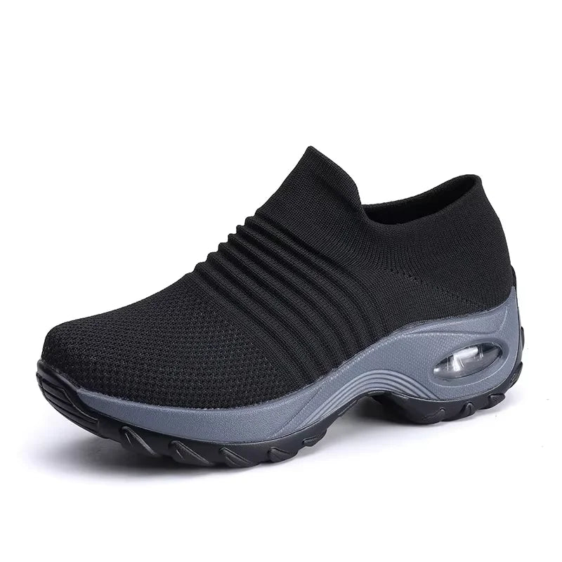 Summer shoes made of mesh fabric