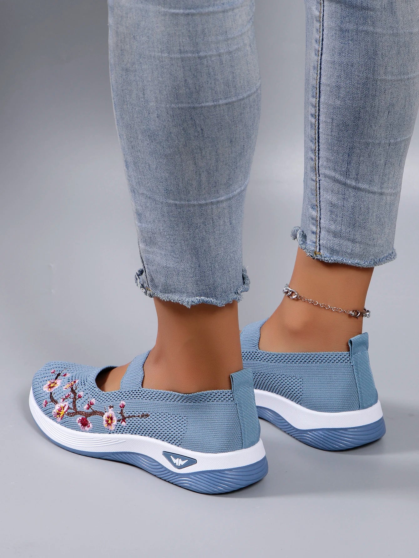 Wear-resistant spring shoes