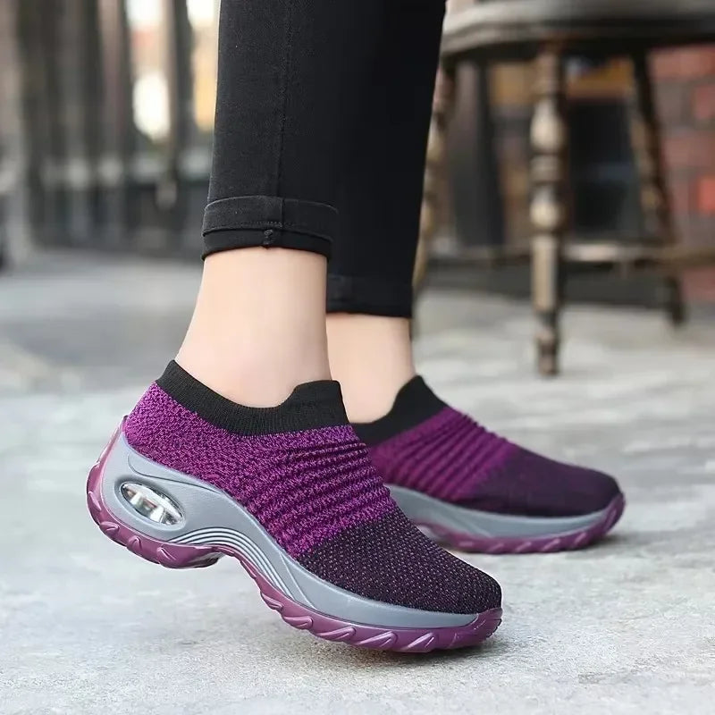 Summer shoes made of mesh fabric