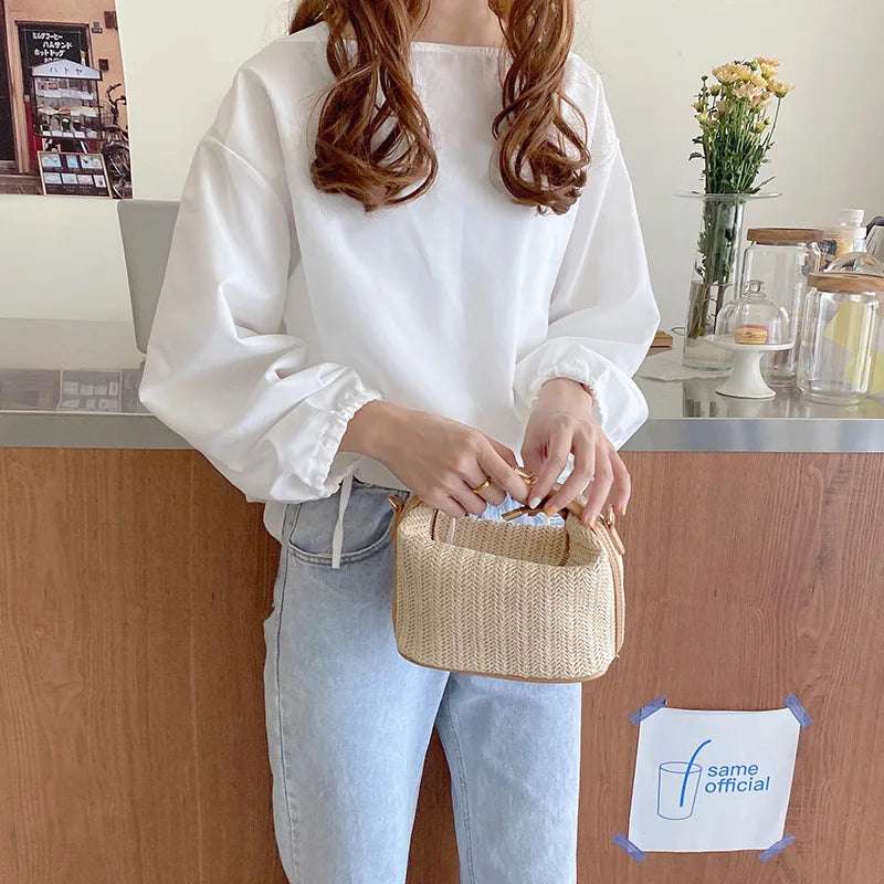Small handbag made of straw