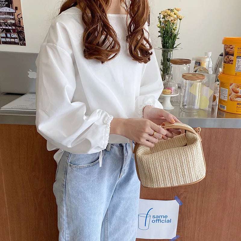 Small handbag made of straw