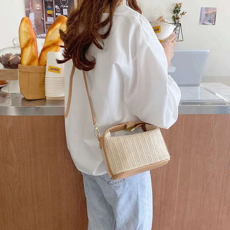 Small handbag made of straw