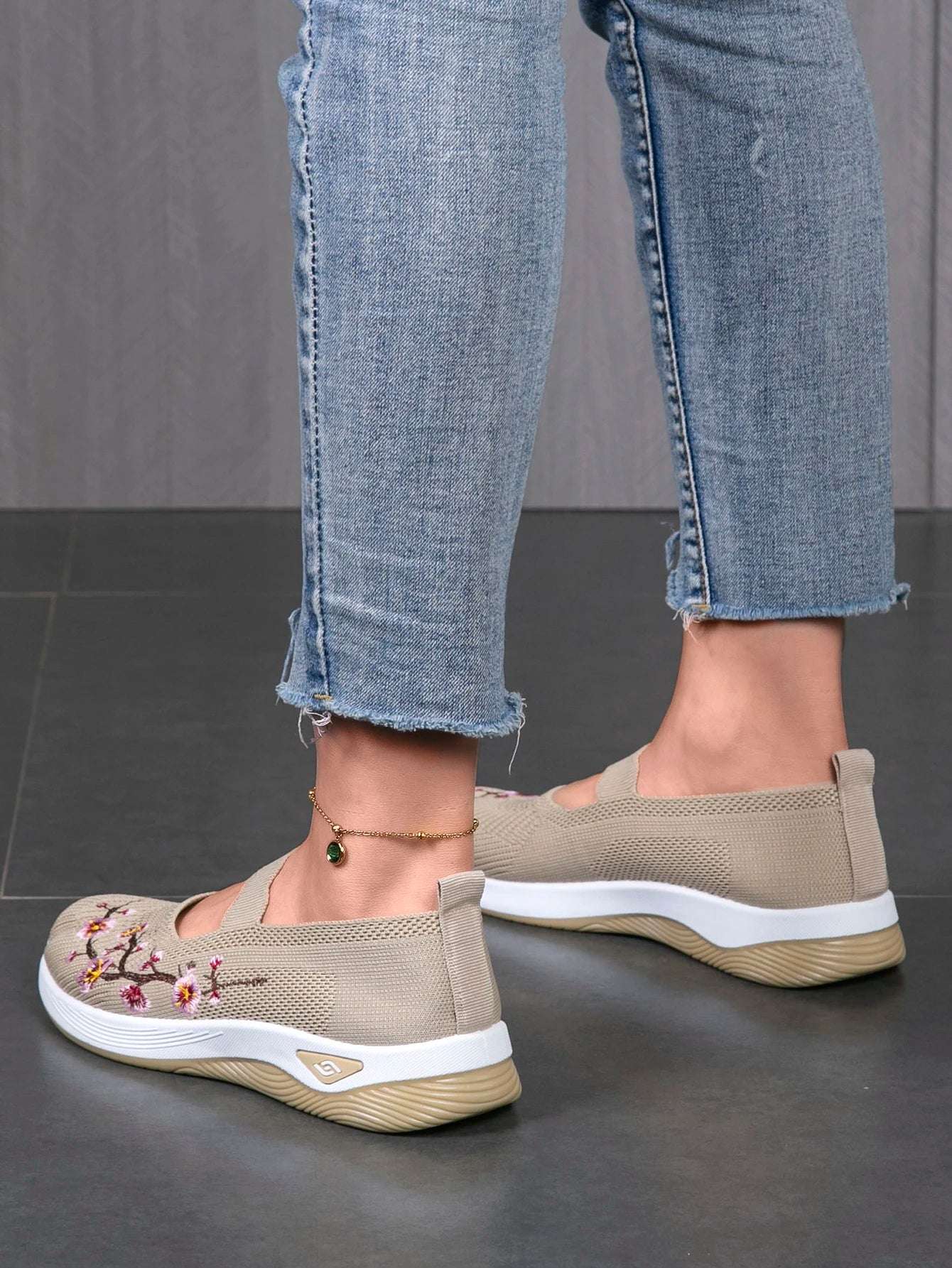 Wear-resistant spring shoes