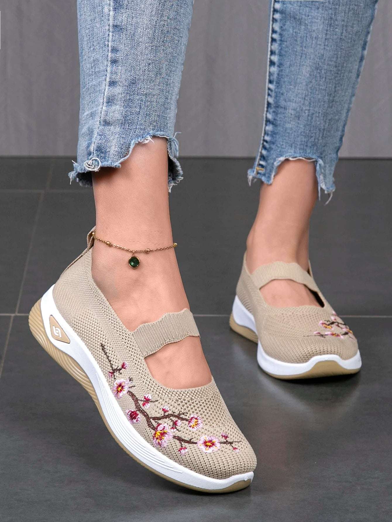 Wear-resistant spring shoes