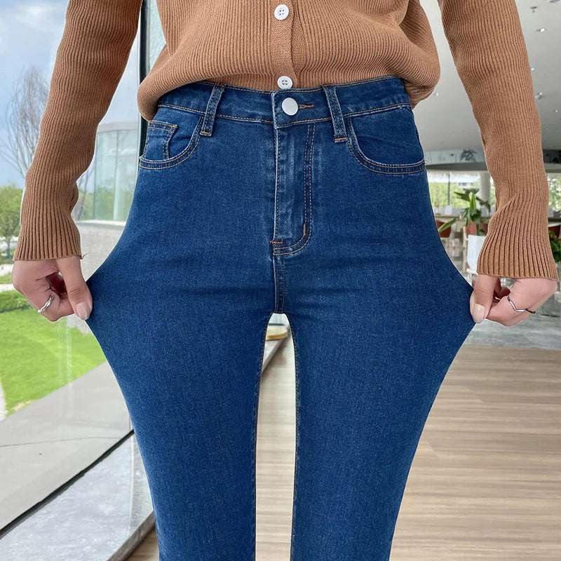 Fashionable stretch women's jeans